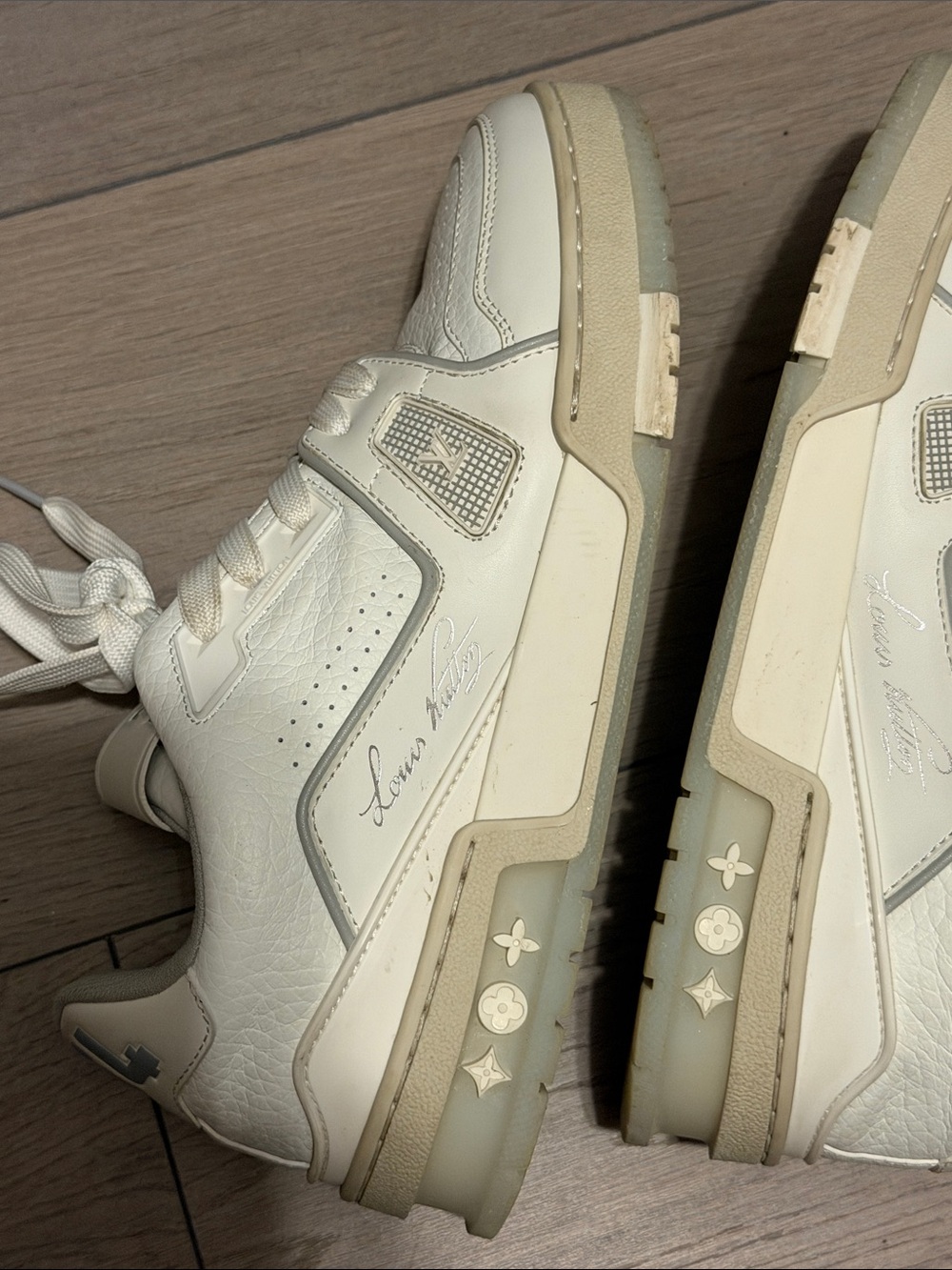 Louis Vuitton Cream White Low-Top Sneakers - Picture 5 of 11